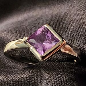 Purple amethyst princess-cut faceted gem ring in shiny .925 silver - NEW!